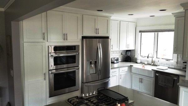 White shaker kitchen in Portland, Oregon. Premium construction: all plywood, hardwood dovetail drawers, solid wood doors.