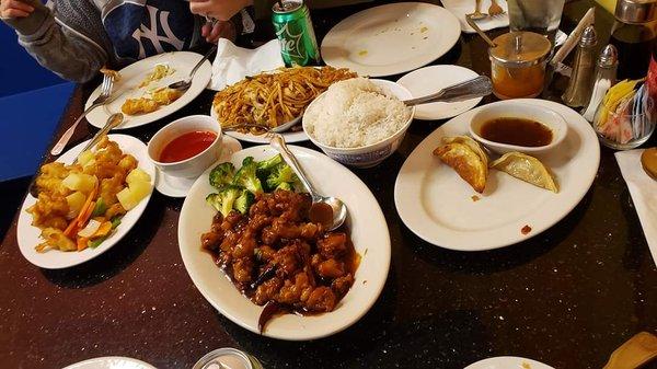 Sweet n sour chicken (sauce on the side), chicken lo main, fried pork dumplings,  side of white rice.  All delicious!