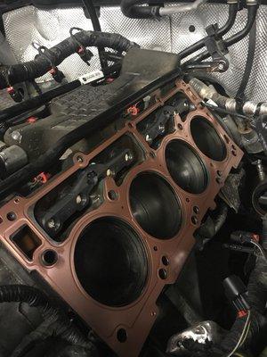 Headgasket replacement on a Jeep Grand Cherokee  5.7l Hemi