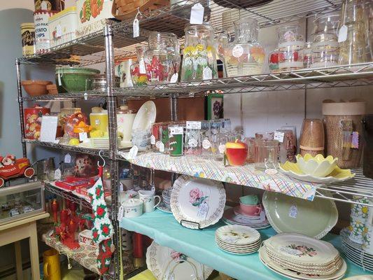 Vintage kitchen items and a lot of vintage table linens (ironed and hung).