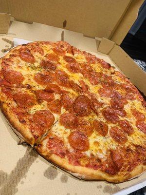 16" Large greasy Peperroni pizza