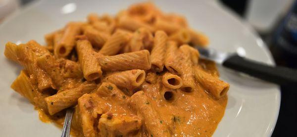 Rigatoni Vodka Sauce w/ shrimp