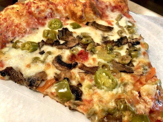 This was the special slice of the day: giardinier, green olives, and mushrooms. Decent.