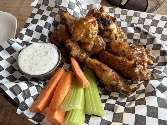 Grilled bone-in wings (hot flavor)