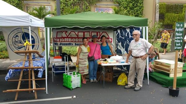 Kailua Neighborhood Board members setting up for the I Love Kailua Town Party