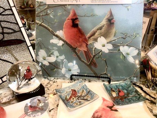 Cutting board and small trinket dishes in a cardinal theme.