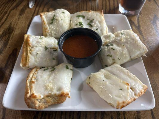 Garlic bread w/ mozzarella