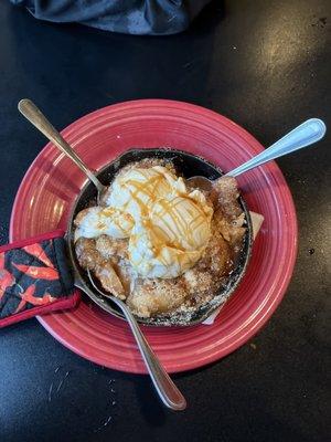 Apple Crisp with I cream