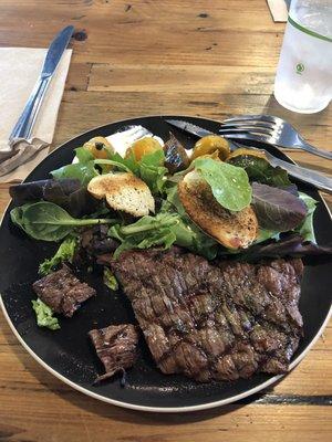 Beet salad with skirt steak