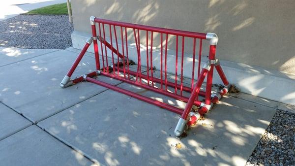 Albertsons has bike parking.... I learned something new today from my little duckie