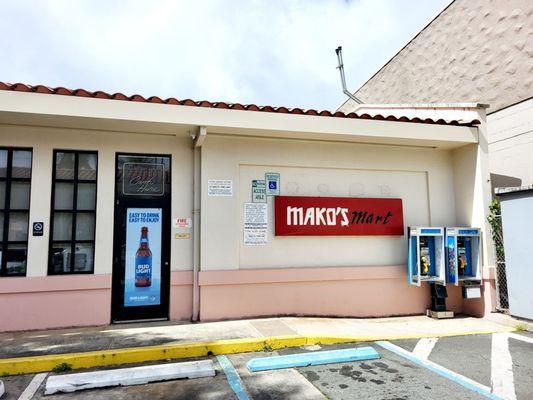 The Mako's store sign.