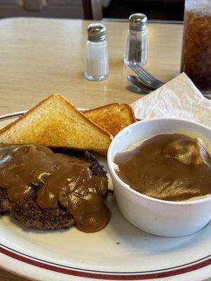 Chopped Steak w/ mashed potatoes and super delicious garlic toast