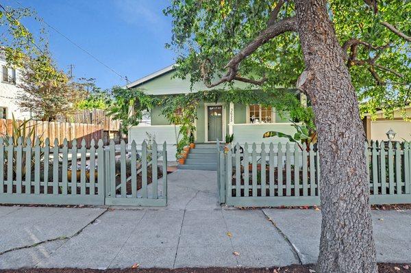 Listed and sold this adorable Bungalow in Oakland's Laurel District