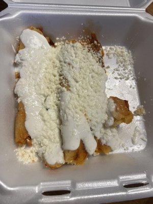 Pork tamales with cheese & sour cream