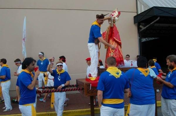 The Costaleros getting San Fermin ready for the march #SFNO2014