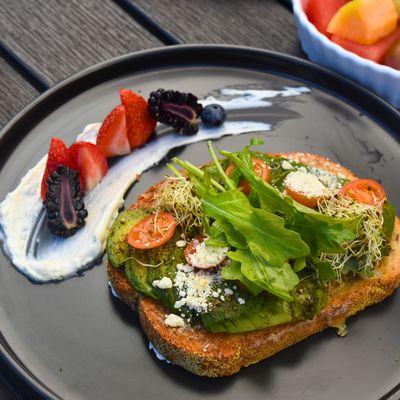 AVOCADO TOAST - Bread, orange marmalade, sliced organic avocado, arugula, feta cheese