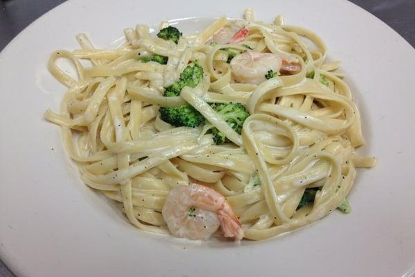 Fettuccini Alfredo with shirmp and broccoli..