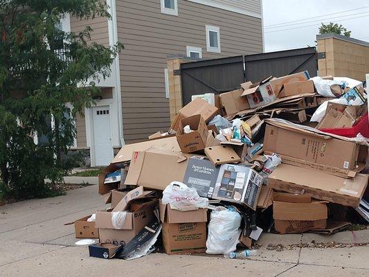 Tenants recycle, which is is nice. But it would be nice if the landlord emptied the recycling once in a while.