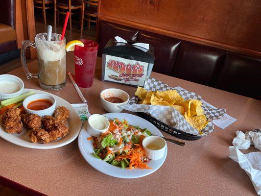 House salad, Chips N' Salsa, Chicken wings and for dessert a Mega Rootbeer float. Wow!  All very delicious!  Love Judge's Grill!