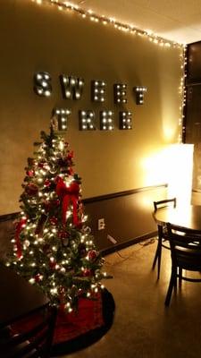 sweet tree cafe Christmas tree..nice :)