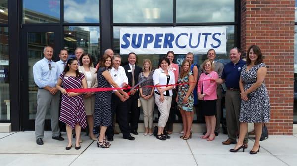 Supercuts opened in August 2015. It's locally owned and operated.  The owners live in Mequon.