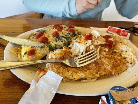 Veggie Omelette with Hashbrowns