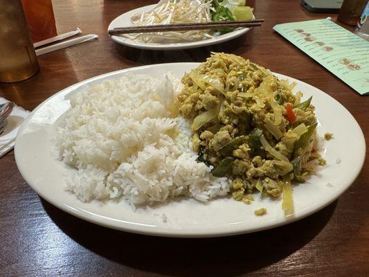 kreung (lemongrass chicken) with rice.