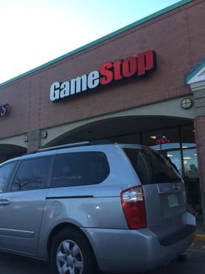 Braintree GameStop -- Pearl Plaza : 125 Pearl Street, Braintree           Storefront