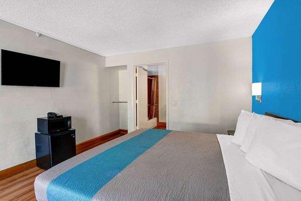 Motel Chamblee Atlanta GA Single King ADA