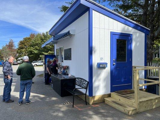 Small Shack ... locals favorite ... family owned ... love it! (09/30/22)