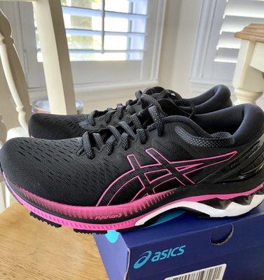 Stretching them out since this morning. Fast shipping from Asics!  Let's go for a good walk-Happy 1st day of October to u!