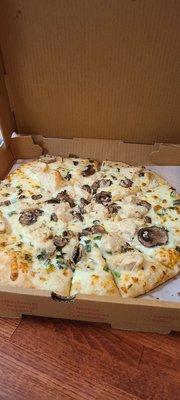 Delicious garlic & chicken pizza!