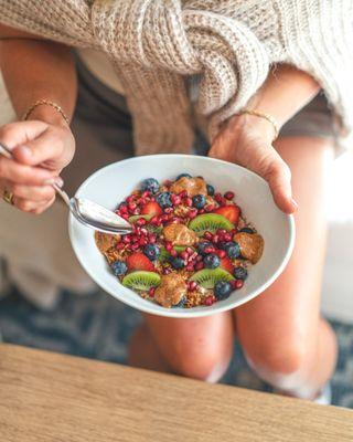 Vegan & Gluten-Free Treat * Overnight Oats topped with pomegranate seeds, strawberry, blueberry, kiwi, vegan gf granola, and ...