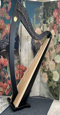 L&H Troubadour VI Lever Harp