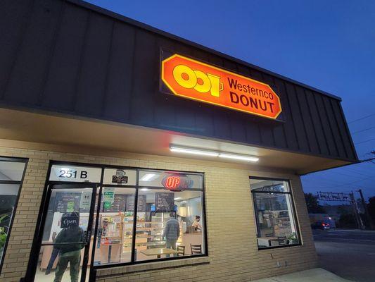 Main entrance to Westernco Donut in Renton, Washington!