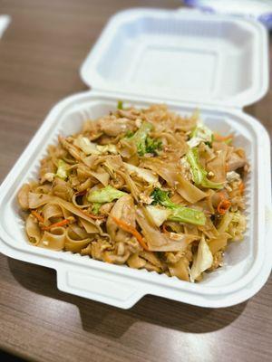 Pad see ew with chicken