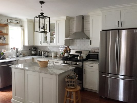 beacon, NY kitchen. Waypoint Cabinetry, White Shaker Farmhouse Kitchen with Stainless Steel appliances and subway tile