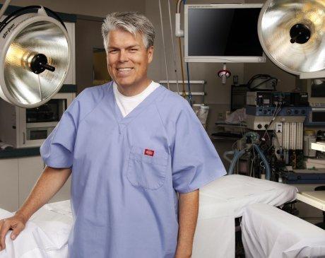 Dr. Darin Swainston is a Robotic Gynecological Surgeon treating patients in Las Vegas, NV and surrounding areas.