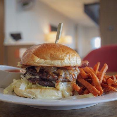 Fondue burger with sweet potato fries