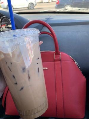 32 oz SIGNATURE BOWTIE ICED COFFEE