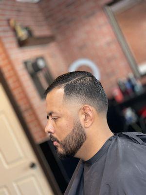 Taper with a beard line up by Oscar .