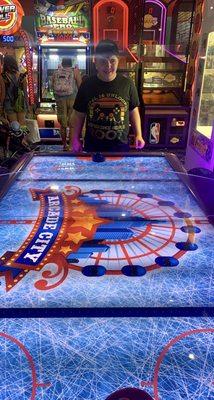 Great air hockey table! Love the little ice "clink" sound it makes when pinging off the sides.