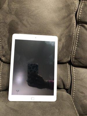 IPad mini 5  Screen replaced with screen protector.