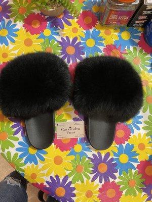 Black fur sliders