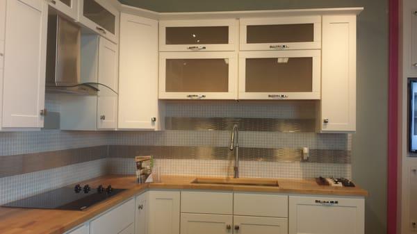 White Shaker Cabinets at Cabinets to Go in Irving Texas. One of the Many choices they offer.