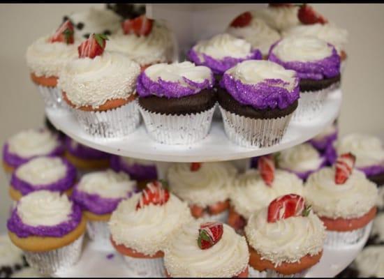 Wedding Cupcakes photo by Catherine Rae Photography