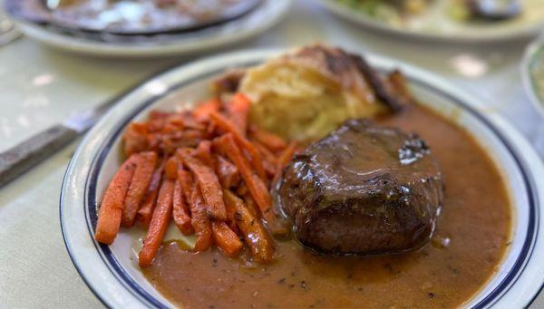 Filet Mignon w Black Pepper Sauce, -awesome