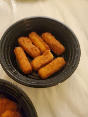 Dry and cold mozzarella sticks, never again