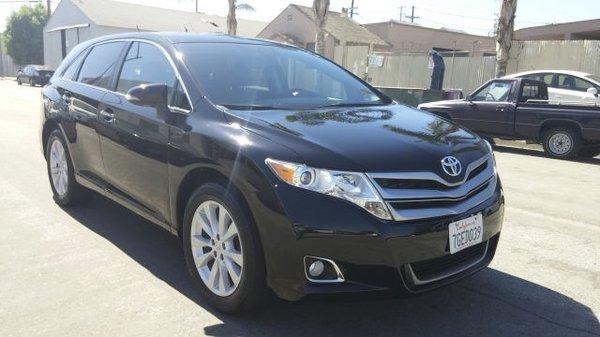 Toyota Venza black and black interior leather seats very clean