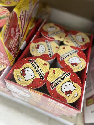 For those Hello Kitty lovers : instant noodles